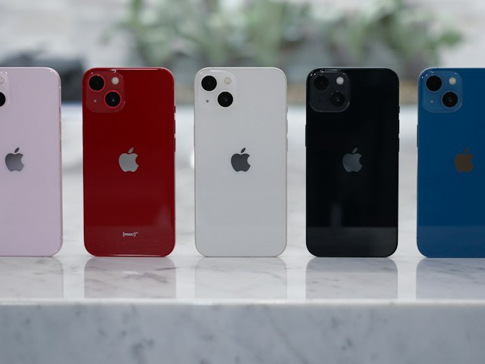 Row of iPhones in different colors